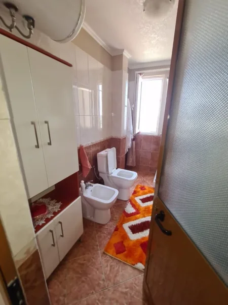 Shitet apartament 2+1  115.000 € (Durres) rruga Pavaresia