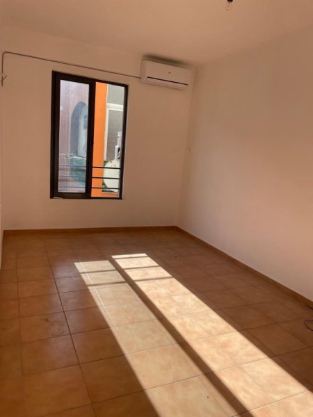 Tirane, jepet me qera apartament 2+1 , 80 m² 350 € (Yzberisht)