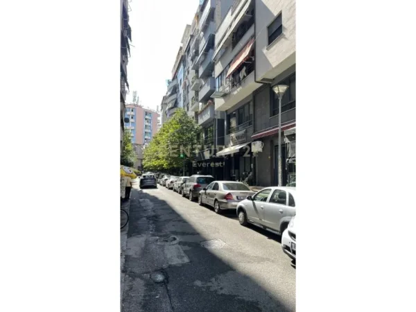 Tirane, shes ambjent biznesi , 125 m² 650.000 € (prane LSI, Ish Blloku)