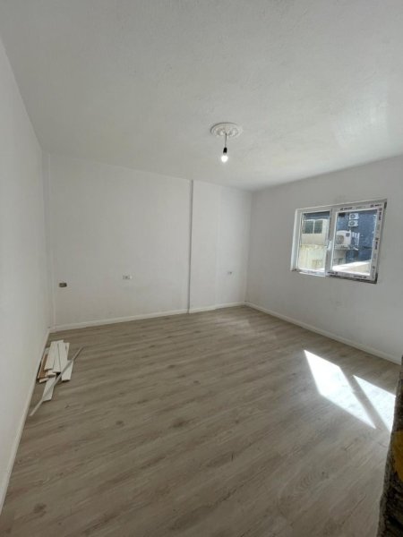 Durres, shitet apartament 2+1 Kati 1, 84 m² 115.000 € (vollga)