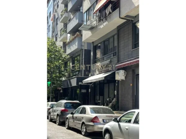 Tirane, jepet me qera vetem 1 dhome 1+1 Kati 1, 125 m² 2.500 € (ish blloku)