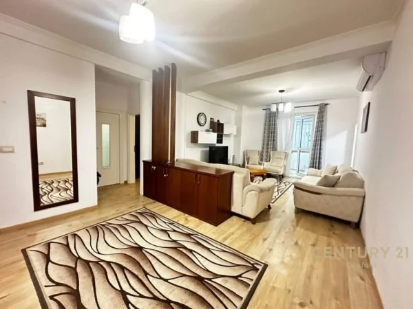 Tirane, shitet apartament 2+1+Ballkon Kati 1, 165 m² 168.000 € (Rruga Rrapo Hekali)
