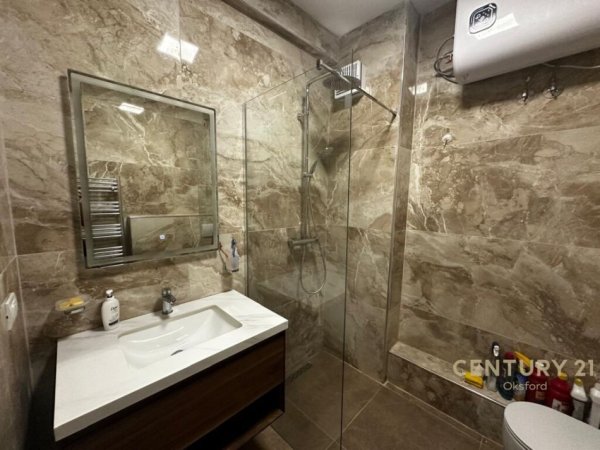 Tirane, shitet apartament 2+1+Ballkon Kati 1, 165 m² 168.000 € (Rruga Rrapo Hekali)