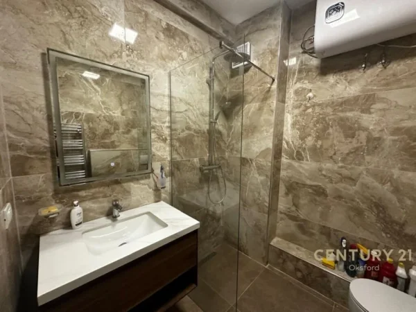 Tirane, shitet apartament 2+1+Ballkon Kati 1, 165 m² 168.000 € (Rruga Rrapo Hekali)