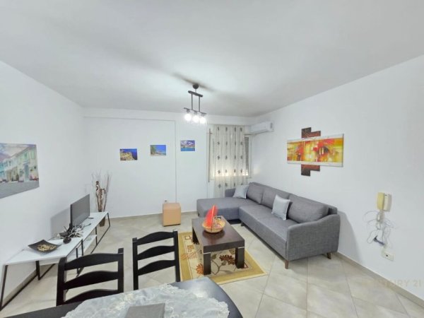 Tirane, jepet me qera apartament 2+1 Kati 7, 100 m² 600 € (don bosko)