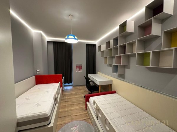 Tirane, jepet me qera apartament 2+1 Kati 7, 110 m² 1.100 € (komuna e parisit)