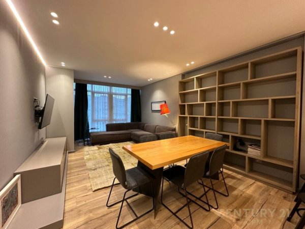 Tirane, jepet me qera apartament 2+1 Kati 7, 110 m² 1.100 € (komuna e parisit)