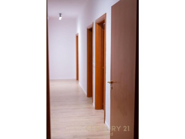 Tirane, shitet apartament 3+1 Kati 7, 144 m² 355.000 € (rruga e barrikadave)