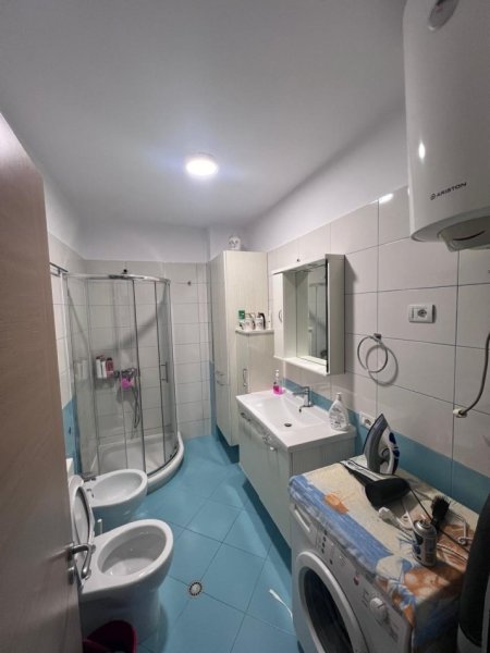 Tirane, jepet me qera 2+1+Ballkon Kati 3, 590 € Liqeni Rruga Peti)
