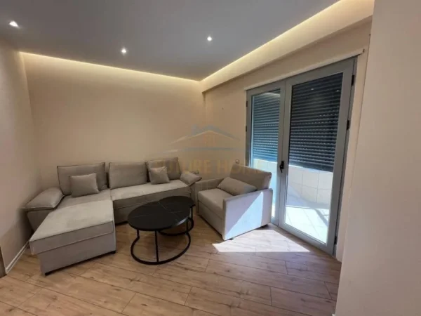 Vlore, shitet apartament 2+1 Kati 6, 96 m² 172.000 € (Rruga e Cipajve, afer shkolles Elite, Vlore) RV 45141
