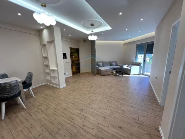 Vlore, shitet apartament 2+1 Kati 6, 96 m² 172.000 € (Rruga e Cipajve, afer shkolles Elite, Vlore) RV 45141