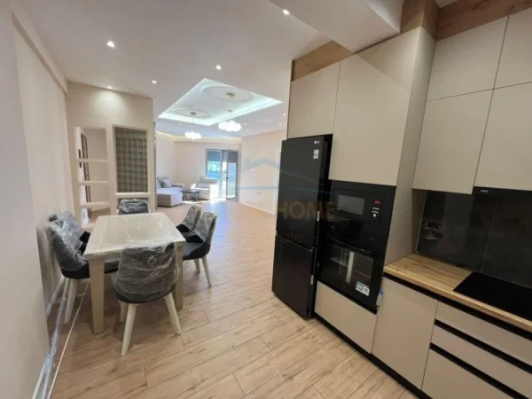 Vlore, shitet apartament 2+1 Kati 6, 96 m² 172.000 € (Rruga e Cipajve, afer shkolles Elite, Vlore) RV 45141