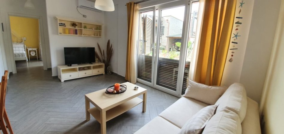 Vlore, jepet me qera apartament 1+1+Ballkon Kati 1, 70 m² 800 € (uji i ftohte vlore)