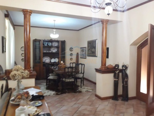Vlore, shitet Vile 2+1 Kati 0, 500 m² 550.000 € (lagjia Hajro Cakerri,Vlorë) RV 45143