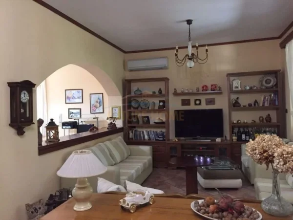 Vlore, shitet Vile 2+1 Kati 0, 500 m² 550.000 € (lagjia Hajro Cakerri,Vlorë) RV 45143