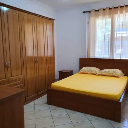 Vlore, jepet me qera apartament 1+1 Kati 1, 250 € (CAMERIA)