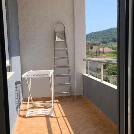 Vlore, jepet me qera apartament 1+1 Kati 1, 250 € (CAMERIA)