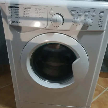Vlore, jepet me qera apartament 1+1 Kati 1, 250 € (CAMERIA)