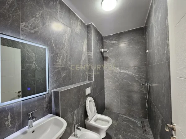 Tirane, shitet apartament 2+1 Kati 2, 98 m² 185.000 € (varri bamit)