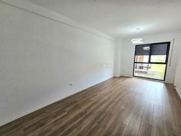 Tirane, shitet apartament 2+1 Kati 2, 98 m² 185.000 € (varri bamit)