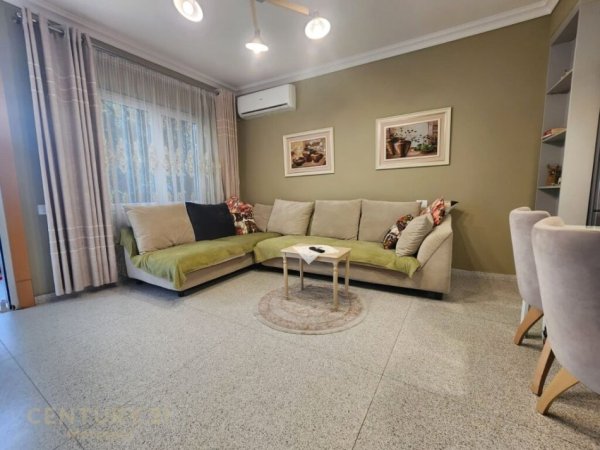 Tirane, jepet me qera apartament 2+1 Kati 1, 75 m² 800 € (vila gold)