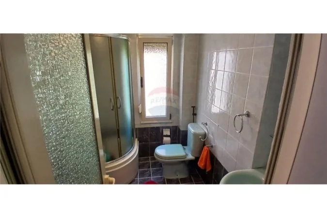 Tirane, jepet me qera apartament 2+1 Kati 3, 60 m² 600 € (Tregu Çam - Qendër,)