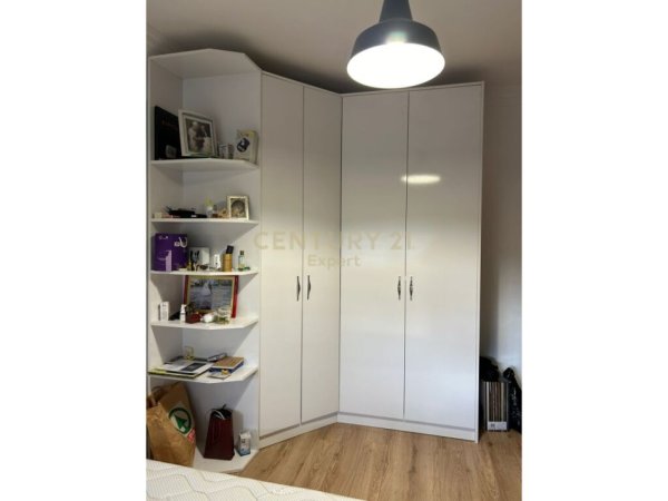 Tirane, jepet me qera apartament 2+1 , 100 m² 800 € (pazari i ri)