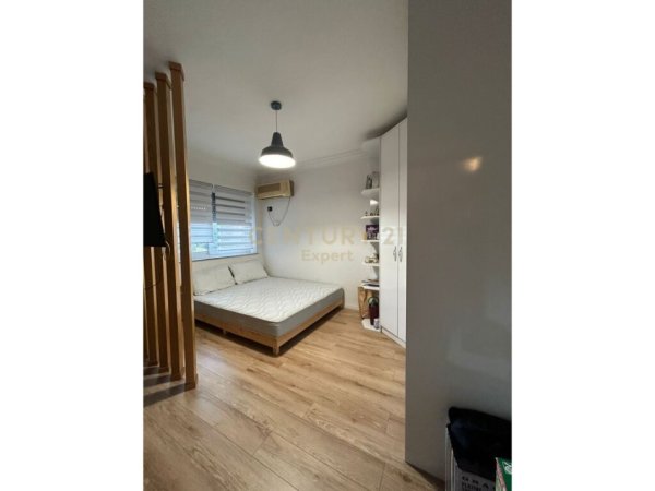Tirane, jepet me qera apartament 2+1 , 100 m² 800 € (pazari i ri)
