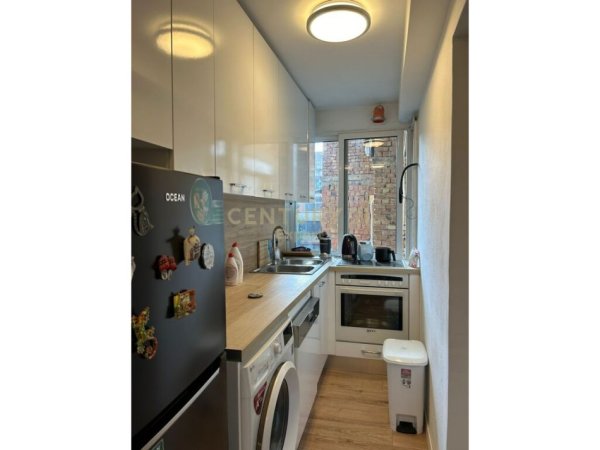 Tirane, jepet me qera apartament 2+1 , 100 m² 800 € (pazari i ri)