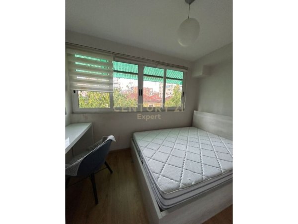 Tirane, jepet me qera apartament 2+1 , 100 m² 800 € (pazari i ri)