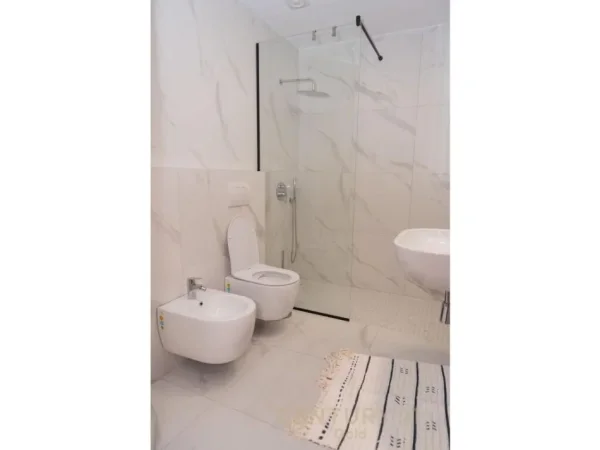 Tirane, shitet apartament 3+1+Ballkon Kati 7, 144 m² 355.000 € (RRUGA E BARRIKADAVE)