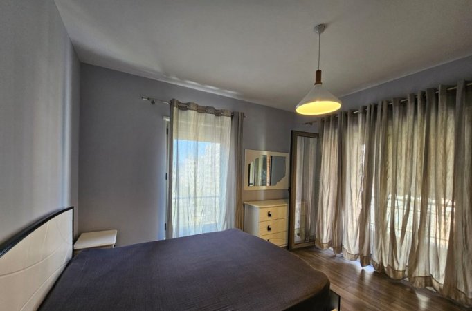 Tirane, jepet me qera apartament 3+1+Aneks+Ballkon Kati 6, 131 m² 1.000 € (rruga e kavajes , kompleksi delijorgji)