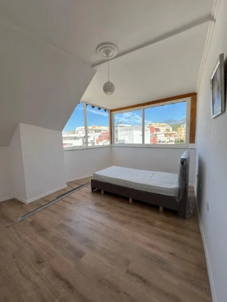 Tirane, shitet apartament 2+1 Kati 5, 108.000 € (Fresku)