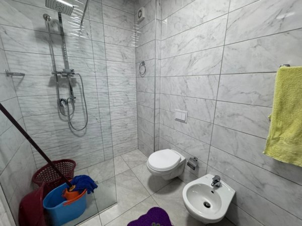 Tirane, jepet me qera apartament 2+1 Kati 6, 100 m² 500 € (5 Maj)