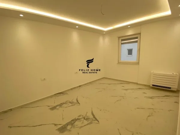 Tirane, jepet me qera zyre Kati 7, 106 m² 1.000 € (RRUGA MINE PEZA)