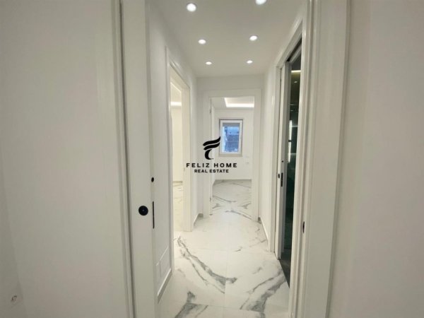 Tirane, jepet me qera zyre Kati 7, 106 m² 1.000 € (RRUGA MINE PEZA)