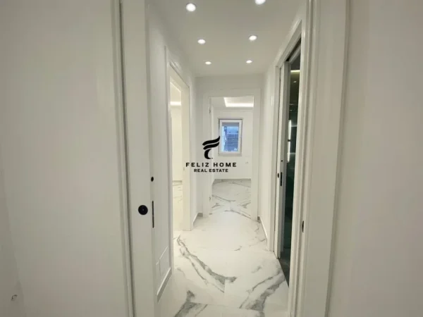 Tirane, jepet me qera zyre Kati 7, 106 m² 1.000 € (RRUGA MINE PEZA)