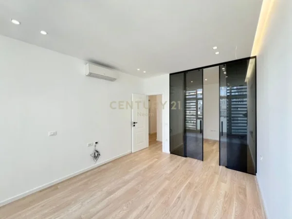 Tirane, shitet apartament 2+1+Ballkon Kati 4, 114 m² 340.000 € (Medar Shtylla, Komuna E Parisit)