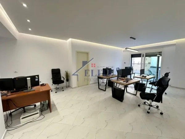Tirane, jepet me qera zyre Kati 2, 1.300 m² 1.300 € (Rruga e Kosovareve)