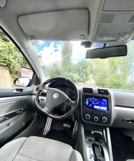 Tirane, shes makine Golf5 R-line Benzin+Gaz, blu automatik Kondicioner 190.000 km 3.800 €