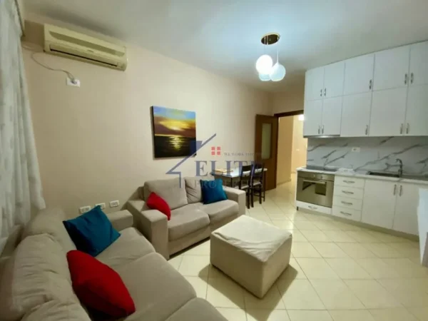 Tirane, jepet me qera apartament 2+1 Kati 1, 82 m² 600 € (Rruga e Durresit)