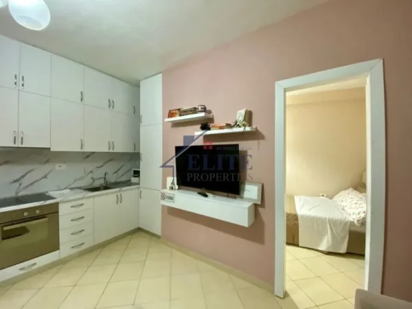 Tirane, jepet me qera apartament 2+1 Kati 1, 82 m² 600 € (Rruga e Durresit)