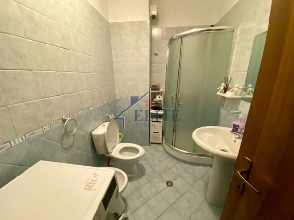 Tirane, jepet me qera apartament 2+1 Kati 1, 82 m² 600 € (Rruga e Durresit)