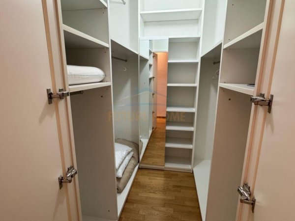 Tirane, jepet me qera apartament 3+1 Kati 3, 186 m² 1.400 € (Touch of Sun, Sauk)