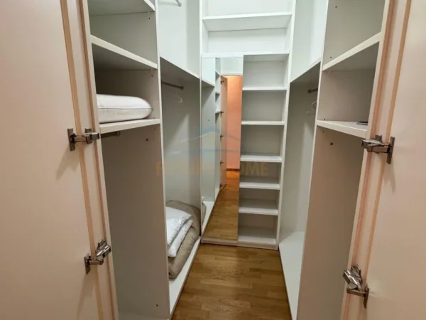 Tirane, jepet me qera apartament 3+1 Kati 3, 186 m² 1.400 € (Touch of Sun, Sauk)