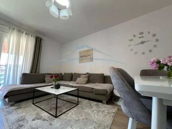 Tirane, shitet apartament 2+1 Kati 5, 105 m² 180.000 € (Unaza e Re)