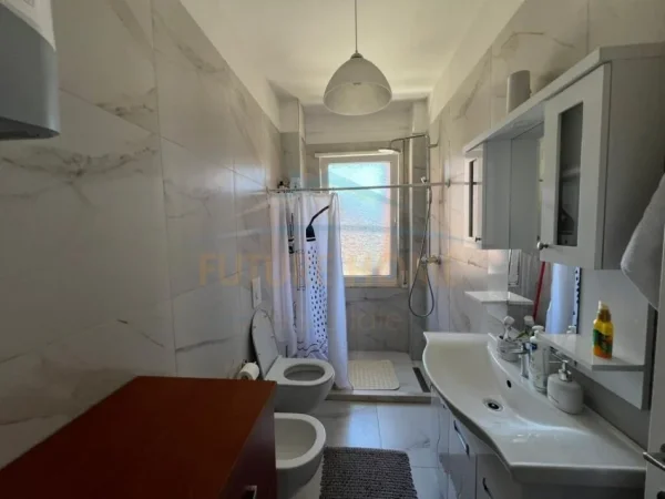 Tirane, shitet apartament 2+1 Kati 5, 105 m² 180.000 € (Unaza e Re)