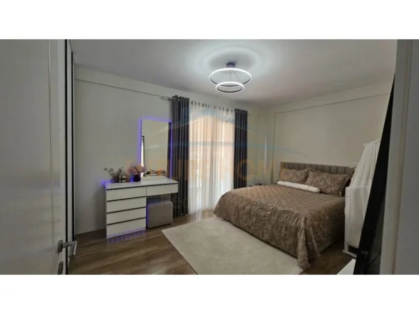Tirane, shitet apartament 2+1 Kati 5, 105 m² 180.000 € (Unaza e Re)