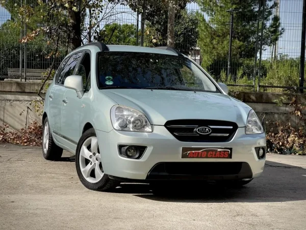 Tirane, shes makine KIA CARENS Nafte, jeshile automatik Klima 211.000 km 4990 €