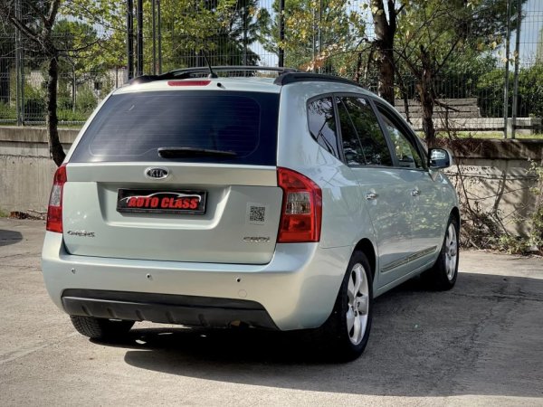 Tirane, shes makine KIA CARENS Nafte, jeshile automatik Klima 211.000 km 4990 €